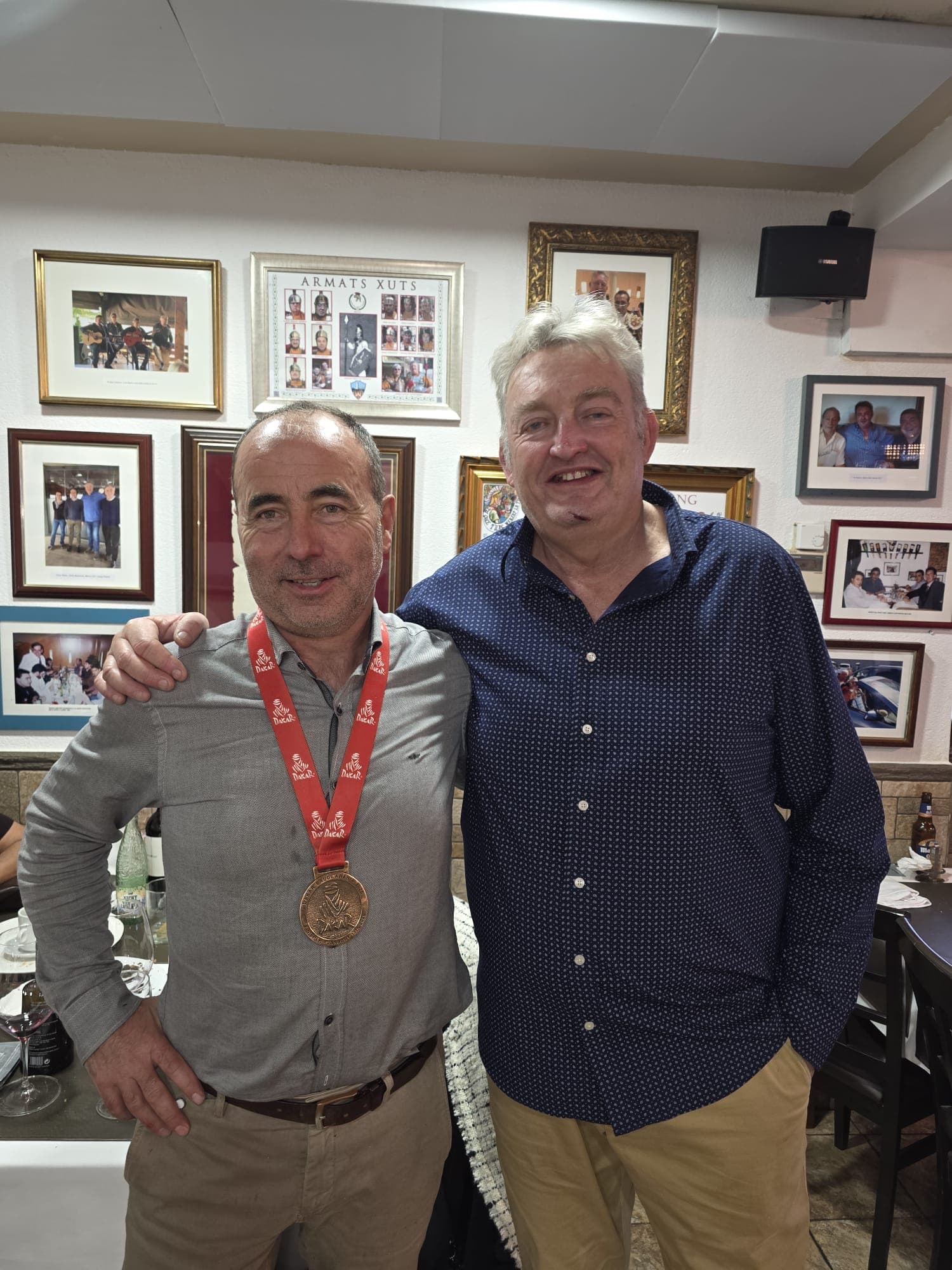 Jordi Esteve, campió de camions del Dakar 2026, al restaurant Cal Benito de Lleida
